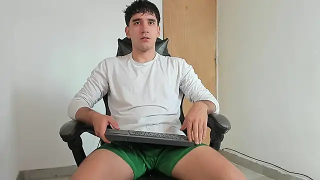 leo030809 online show from May 2026 07:20:01 PM