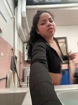 Snapshot of Elaa_euphoria chatting on January 2025 10:20:02 PM Elaa euphoria online show from January 2025 10:20:02 PM