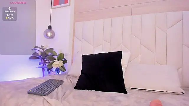 SaraMonroe1 online show from February 2025 10:43:01 PM