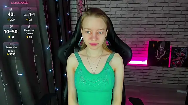 Snapshot of Michelle_Blond chatting on January 2025 07:10:02 AM Michelle Blond online show from January 2025 07:10:02 AM