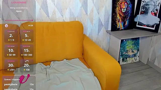 Snapshot of Michelle_Blond chatting on February 2025 01:11:02 PM Michelle Blond online show from February 2025 01:11:02 PM