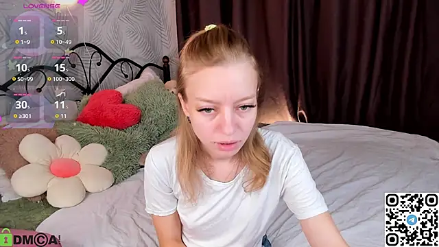 Snapshot of Michelle_Blond chatting on September 2025 07:41:01 AM Michelle Blond online show from September 2025 07:41:01 AM