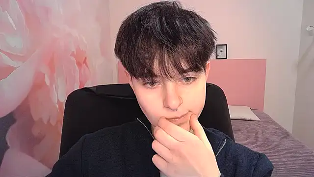 EmiliaYours online show from December 2024 12:55:02 PM