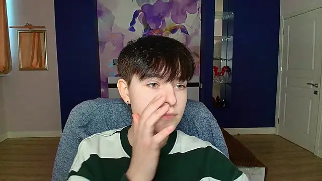 EmiliaYours online show from December 2024 12:31:01 PM