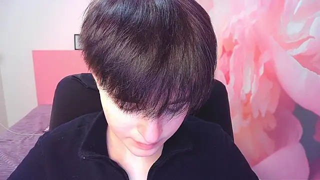 EmiliaYours online show from December 2024 01:08:02 PM