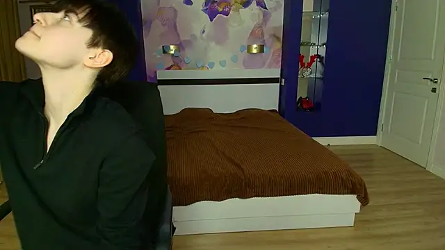 EmiliaYours online show from January 2025 05:03:01 PM