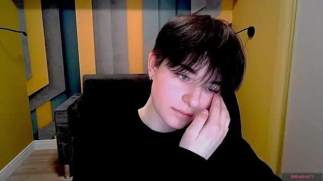 EmiliaYours online show from February 2025 01:32:01 PM