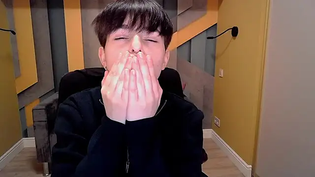 EmiliaYours online show from March 2025 04:24:02 PM