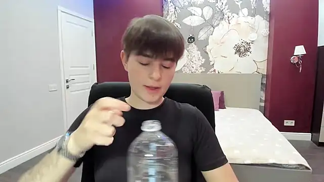 EmiliaYours online show from September 2025 02:27:02 PM