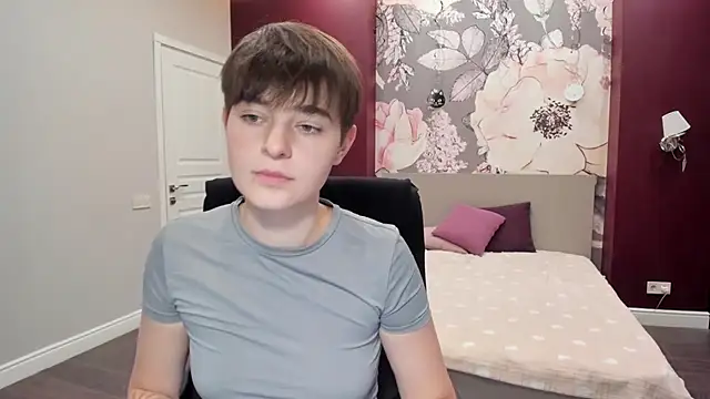 EmiliaYours online show from September 2025 03:13:01 PM