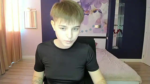 EmiliaYours online show from September 2025 01:49:01 PM