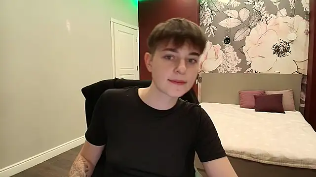 EmiliaYours online show from September 2025 02:33:02 PM