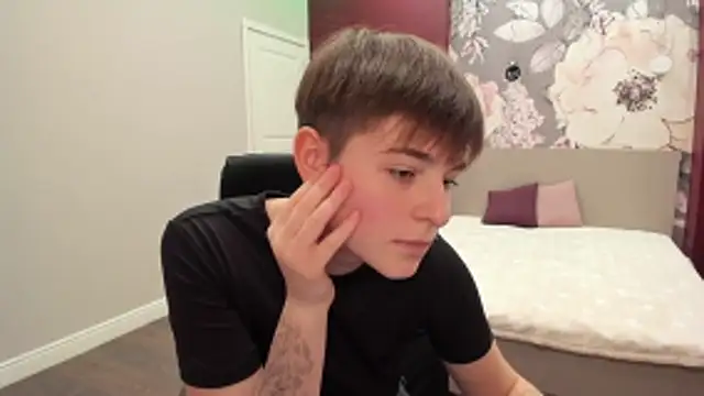 EmiliaYours online show from October 2025 01:34:02 PM