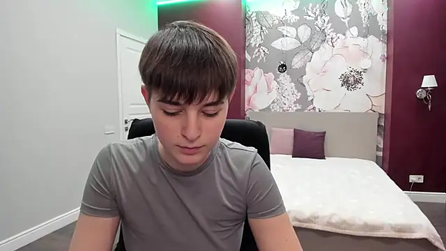 EmiliaYours online show from November 2025 03:01:02 PM