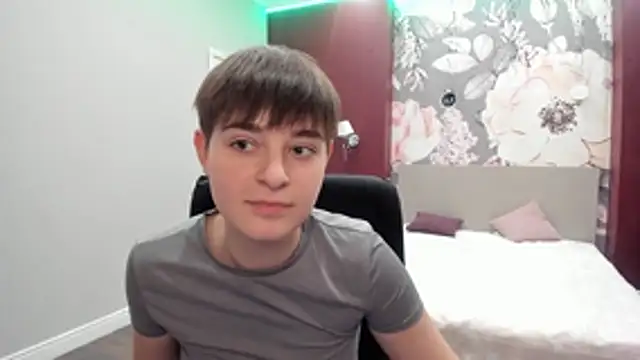 EmiliaYours online show from November 2025 04:17:02 PM