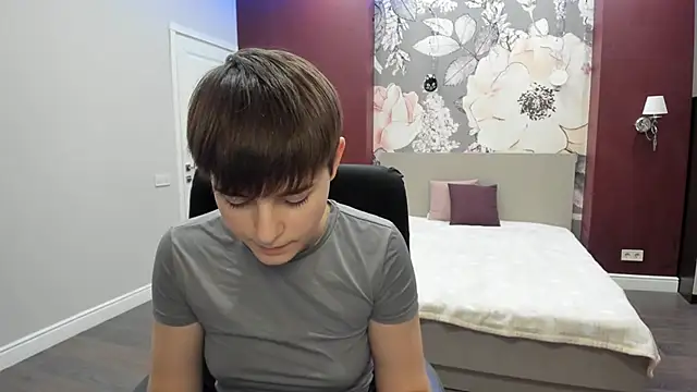 EmiliaYours online show from November 2025 02:49:01 PM