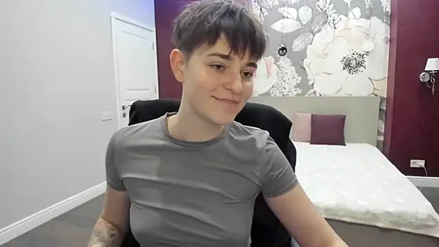 EmiliaYours online show from November 2025 02:53:02 PM