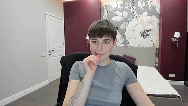 EmiliaYours online show from January 2026 03:03:01 PM