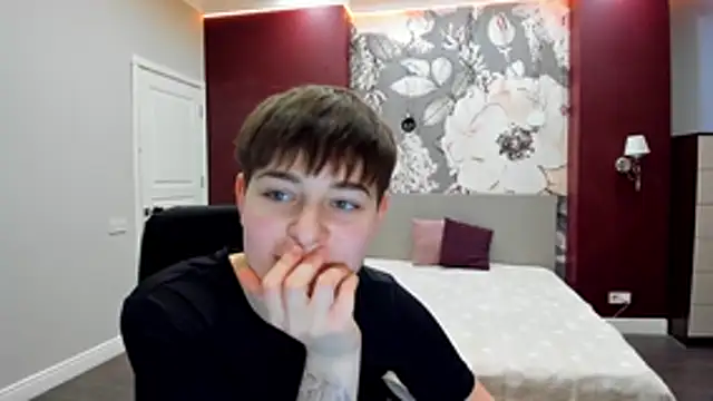 EmiliaYours online show from February 2026 02:42:02 PM