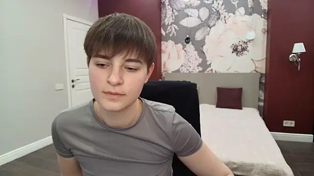 EmiliaYours online show from April 2026 02:47:01 PM