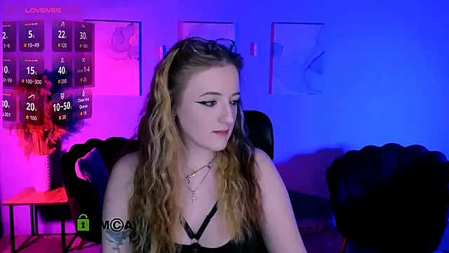 Snapshot of luna_berryy chatting on April 2026 07:25:02 PM luna berryy online show from April 2026 07:25:02 PM