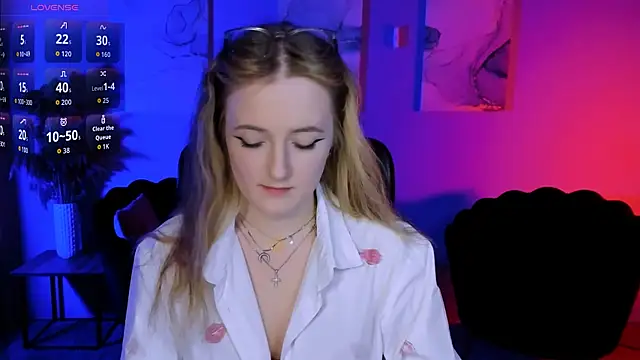 Snapshot of luna_berryy chatting on April 2026 08:20:02 PM luna berryy online show from April 2026 08:20:02 PM