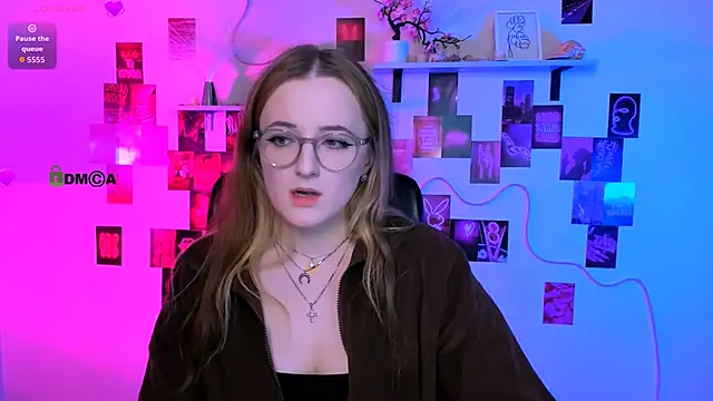 Snapshot of luna_berryy chatting on April 2026 08:15:02 PM luna berryy online show from April 2026 08:15:02 PM