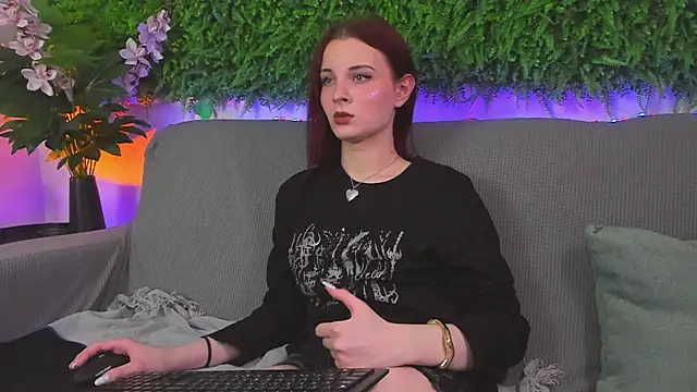 Snapshot of AprilAvery chatting on March 2025 10:07:02 PM AprilAvery online show from March 2025 10:07:02 PM