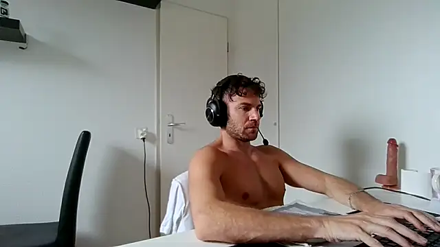 Snapshot of alpha-hunk chatting on April 2026 12:10:01 PM alpha-hunk online show from April 2026 12:10:01 PM