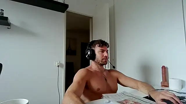 Snapshot of alpha-hunk chatting on April 2026 11:37:02 AM alpha-hunk online show from April 2026 11:37:02 AM