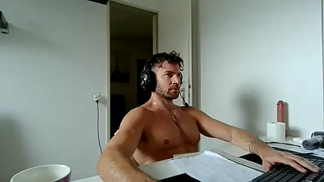 Snapshot of alpha-hunk chatting on April 2026 11:49:01 AM alpha-hunk online show from April 2026 11:49:01 AM