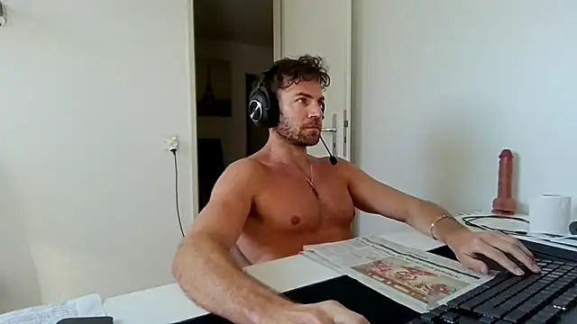 Snapshot of alpha-hunk chatting on April 2026 08:15:02 AM alpha-hunk online show from April 2026 08:15:02 AM