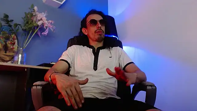 Sr Magnus  online show from March 2025 10:44:02 AM