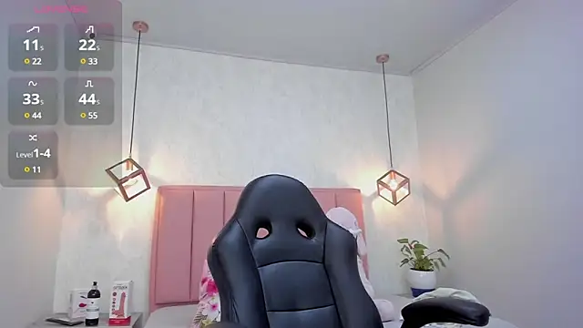 MAYROBERTSS online show from March 2025 12:39:02 PM