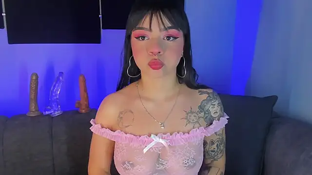 Snapshot of maddy_walker chatting on December 2024 08:18:01 PM maddy walker online show from December 2024 08:18:01 PM