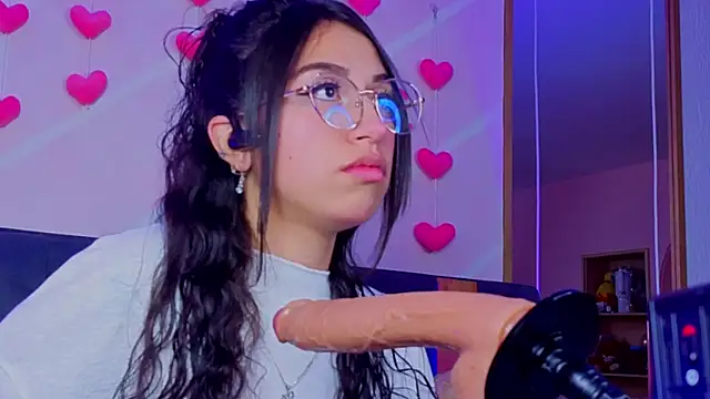 MadyJackson online show from April 2026 12:05:02 PM