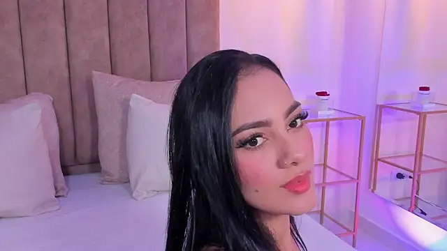 Snapshot of mallie_quinn chatting on April 2026 01:39:02 PM mallie quinn online show from April 2026 01:39:02 PM