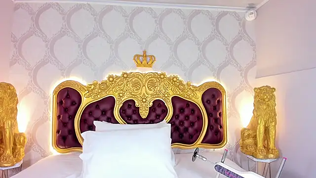 KendralHolson online show from October 2025 04:43:02 AM