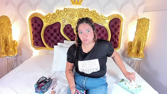 KendralHolson online show from October 2025 04:37:01 AM