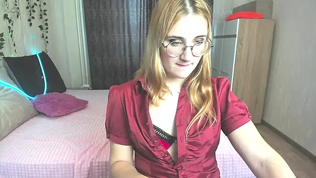 Snapshot of Miss_Elsa_ chatting on January 2025 07:03:01 AM Miss Elsa online show from January 2025 07:03:01 AM