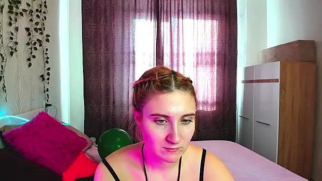 Snapshot of Miss_Elsa_ chatting on February 2025 06:55:01 AM Miss Elsa online show from February 2025 06:55:01 AM