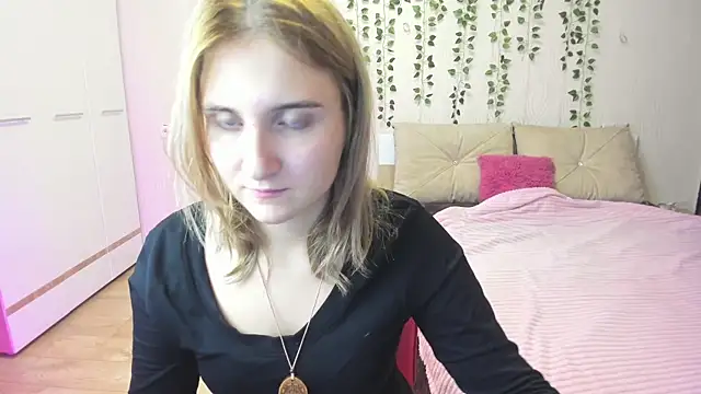 Snapshot of Miss_Elsa_ chatting on October 2025 01:18:01 PM Miss Elsa online show from October 2025 01:18:01 PM