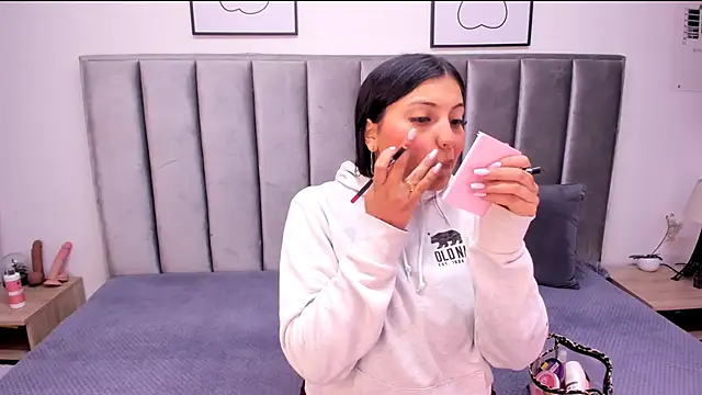 Emmy-Turnner online show from October 2025 12:02:02 PM