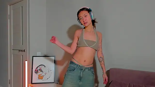 Snapshot of EllaSky_xoxo chatting on December 2024 02:02:01 AM EllaSky xoxo online show from December 2024 02:02:01 AM