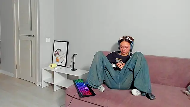 Snapshot of EllaSky_xoxo chatting on January 2025 04:13:01 AM EllaSky xoxo online show from January 2025 04:13:01 AM