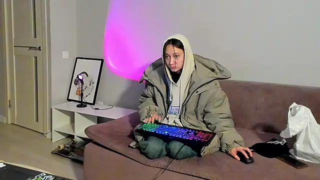 Snapshot of EllaSky_xoxo chatting on January 2025 02:51:01 AM EllaSky xoxo online show from January 2025 02:51:01 AM