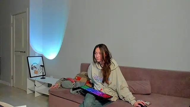 Snapshot of EllaSky_xoxo chatting on February 2025 03:45:01 AM EllaSky xoxo online show from February 2025 03:45:01 AM