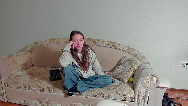 Snapshot of EllaSky_xoxo chatting on March 2025 04:17:02 AM EllaSky xoxo online show from March 2025 04:17:02 AM