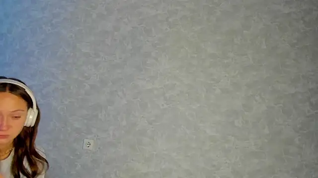 Snapshot of EllaSky_xoxo chatting on October 2025 07:00:01 PM EllaSky xoxo online show from October 2025 07:00:01 PM