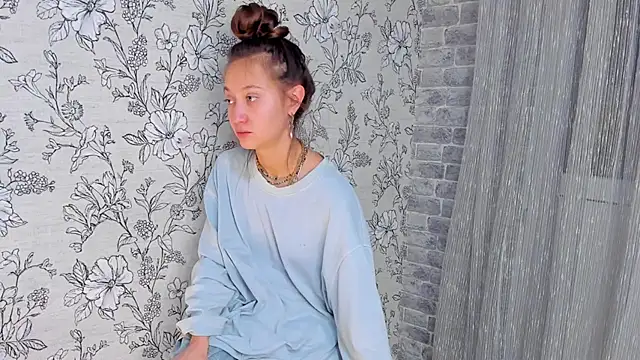 Snapshot of EllaSky_xoxo chatting on November 2025 11:48:01 PM EllaSky xoxo online show from November 2025 11:48:01 PM